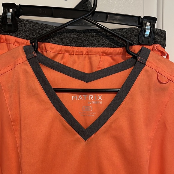 NEVERWORN Matrix Woman’s Jogger Set - Picture 3 of 10